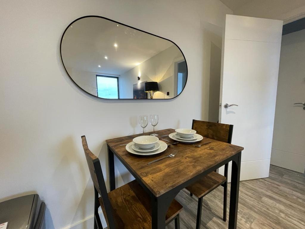Kingsbridge Point - Cosy One Bed Apartments Near Town Centre, سويندون المظهر الخارجي الصورة