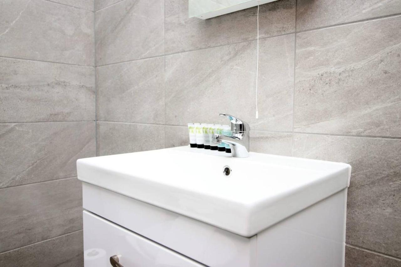 Kingsbridge Point - Cosy One Bed Apartments Near Town Centre, سويندون المظهر الخارجي الصورة
